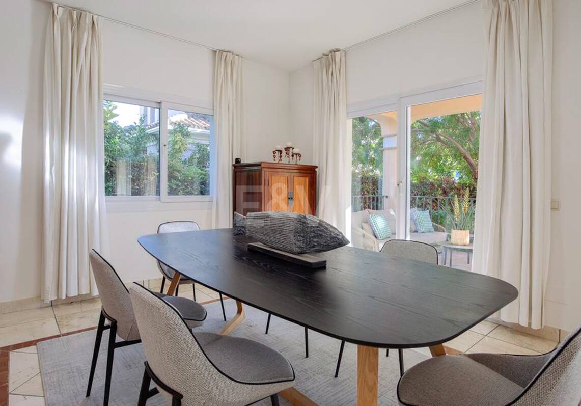 Villa in walking distance to the Beach of San Pedro