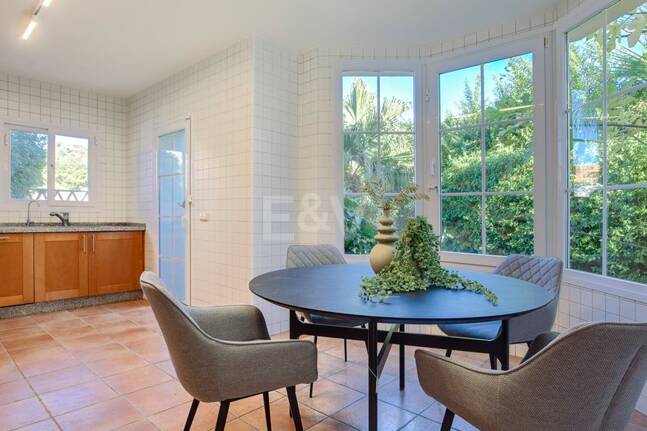 Villa a poca distancia de la playa de San Pedro