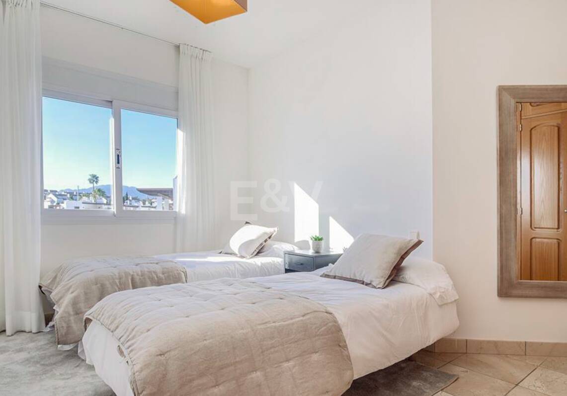 Villa in walking distance to the Beach of San Pedro