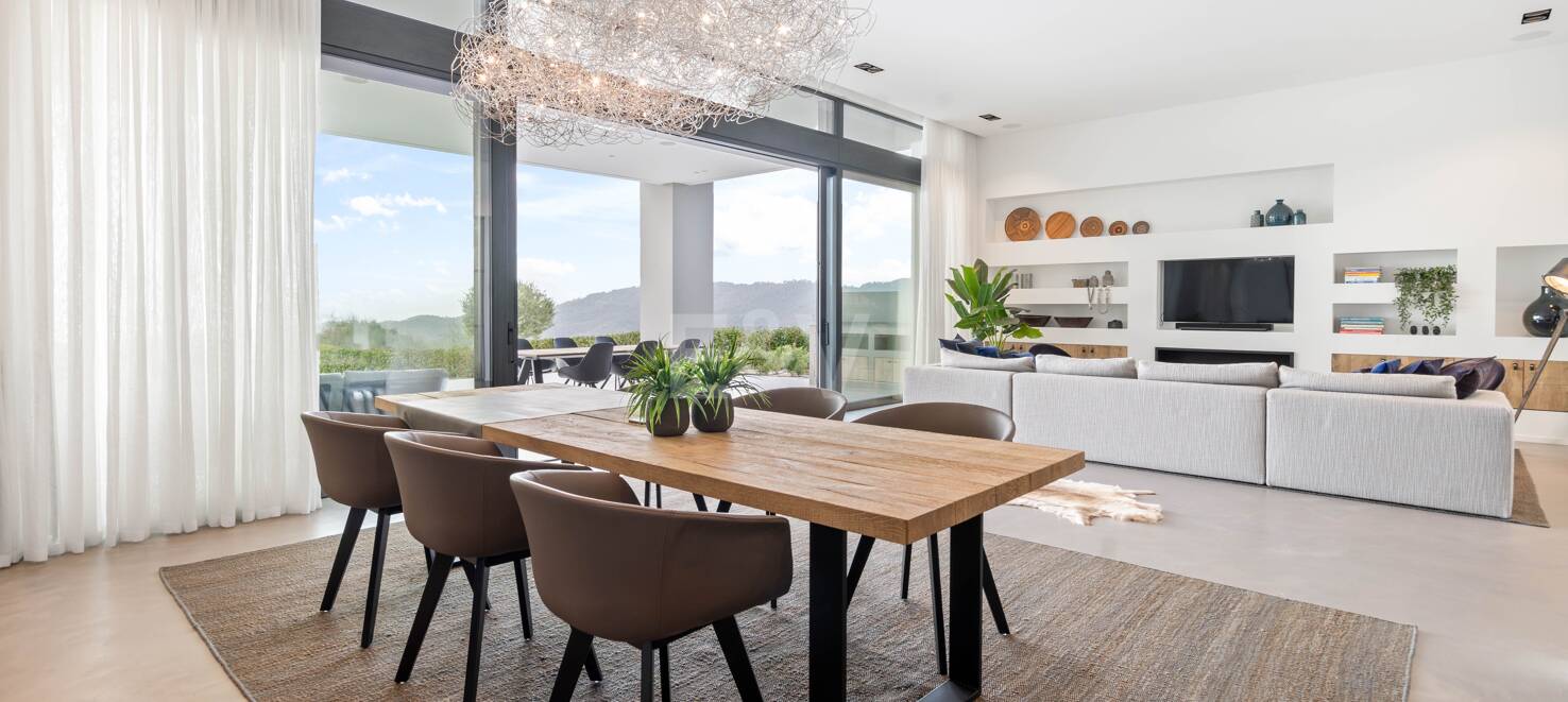Modern Villa i Monte Mayor utsikt över kusten och bergen