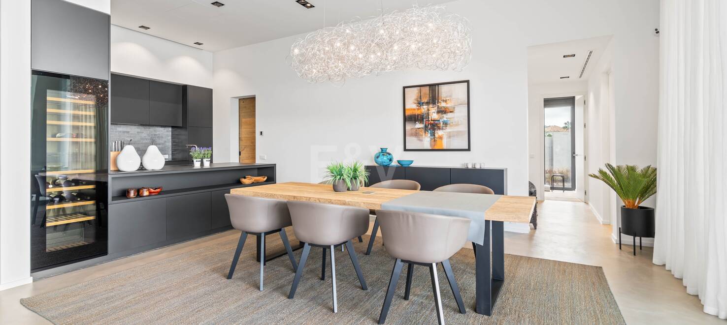 Modern Villa i Monte Mayor utsikt över kusten och bergen