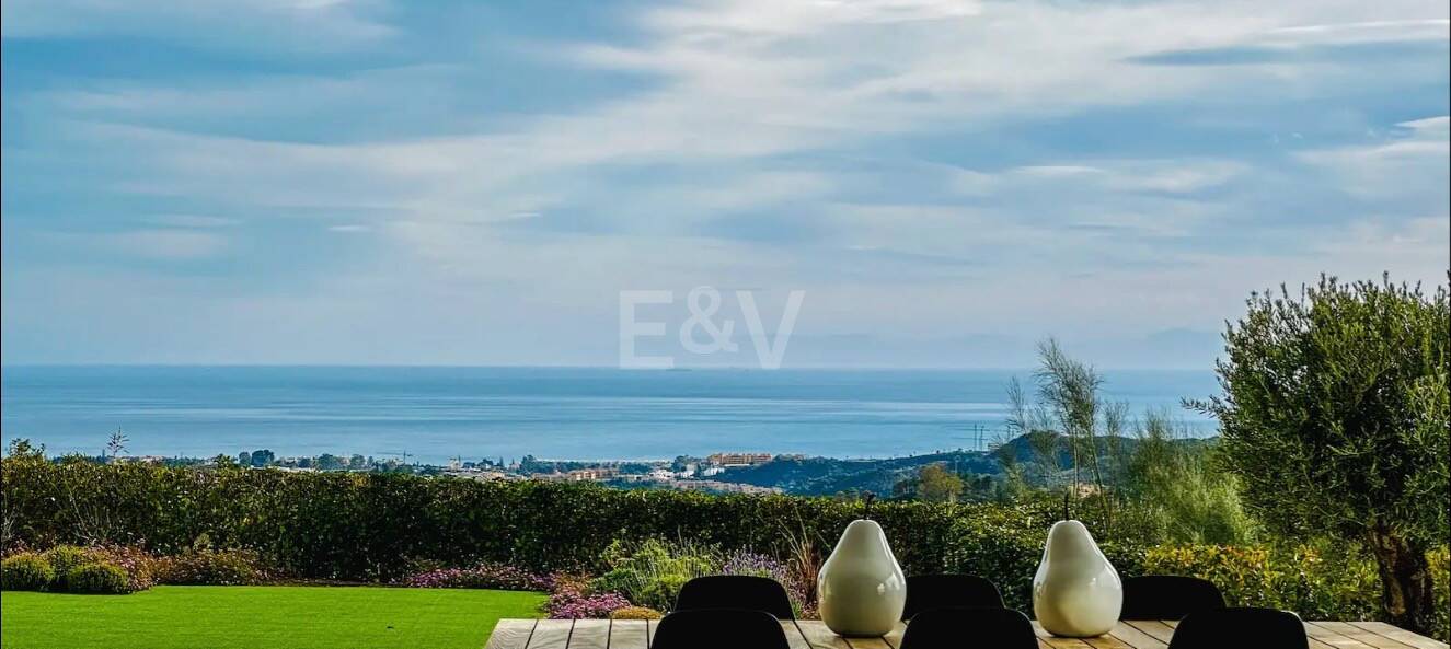 Modern Villa i Monte Mayor utsikt över kusten och bergen