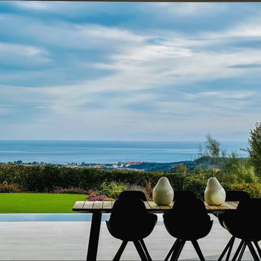 Modern Villa i Monte Mayor utsikt över kusten och bergen
