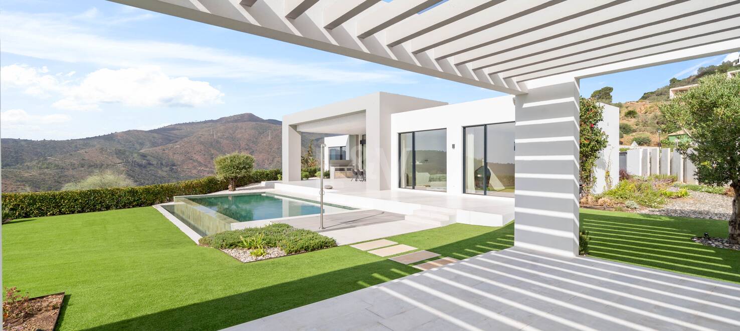 Modern Villa i Monte Mayor utsikt över kusten och bergen