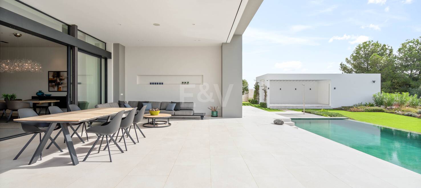 Modern Villa i Monte Mayor utsikt över kusten och bergen