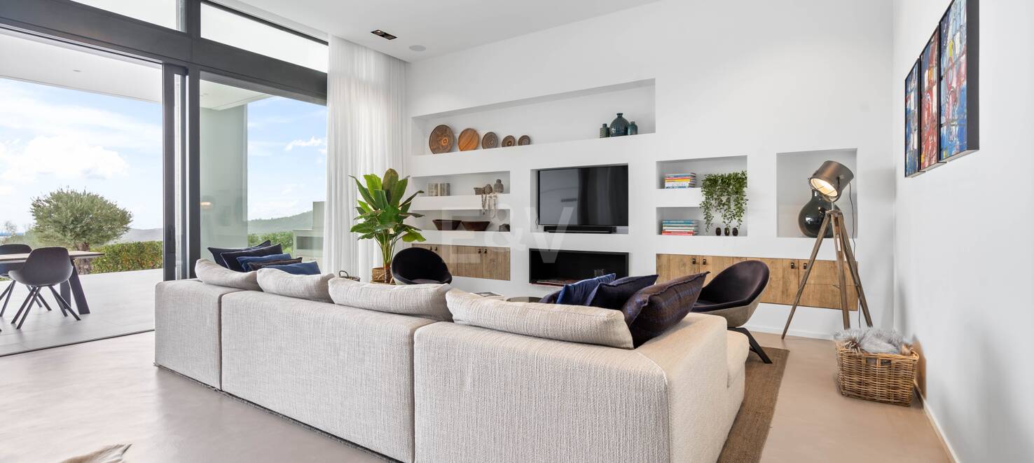 Modern Villa i Monte Mayor utsikt över kusten och bergen