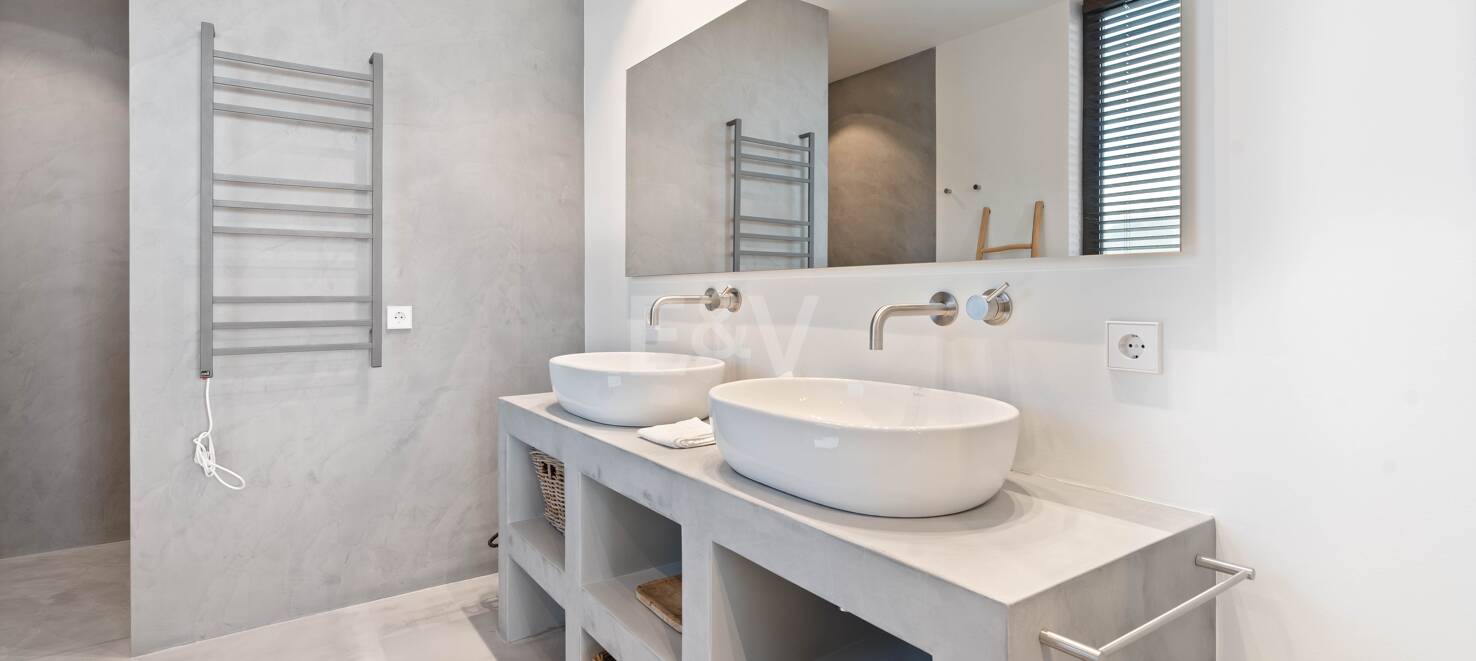 Modern Villa i Monte Mayor utsikt över kusten och bergen