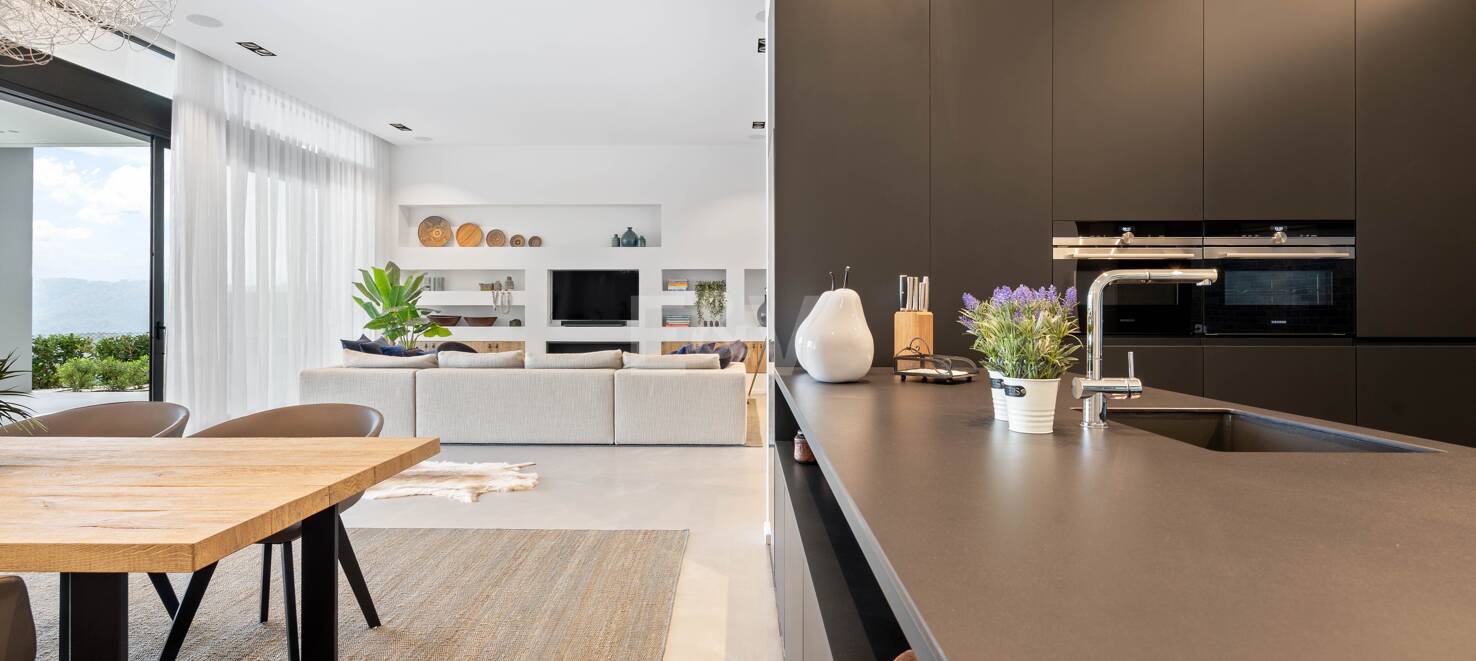 Modern Villa i Monte Mayor utsikt över kusten och bergen