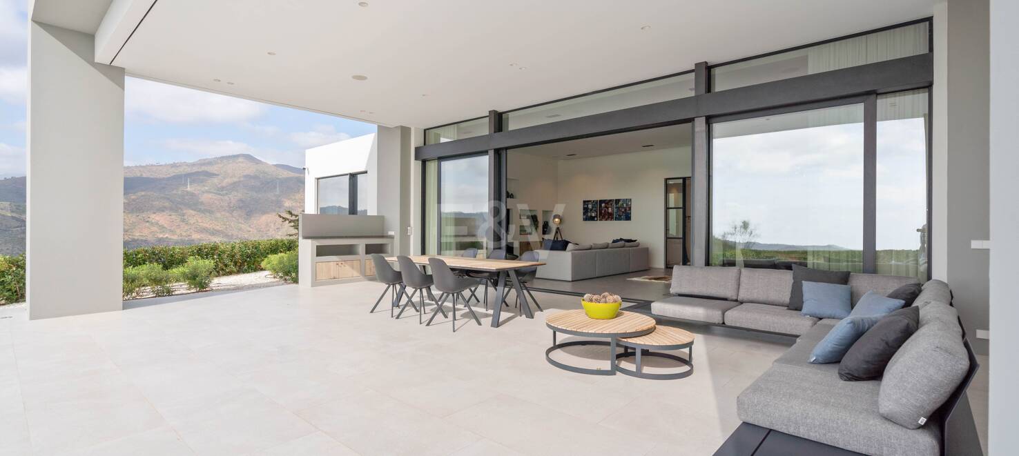 Modern Villa i Monte Mayor utsikt över kusten och bergen