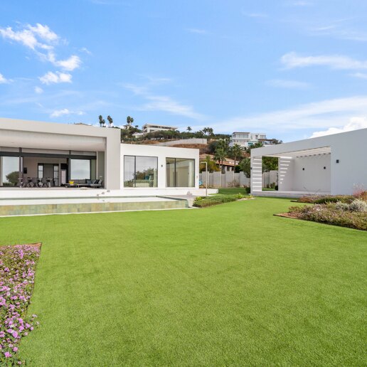 Villa Moderna en Monte Mayor con Vistas a la Costa y las Montañas