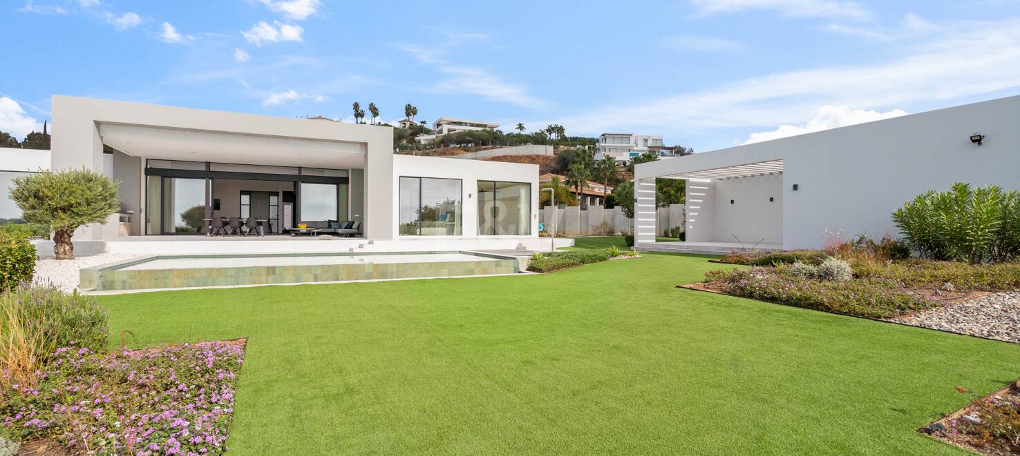 Modern Villa i Monte Mayor utsikt över kusten och bergen