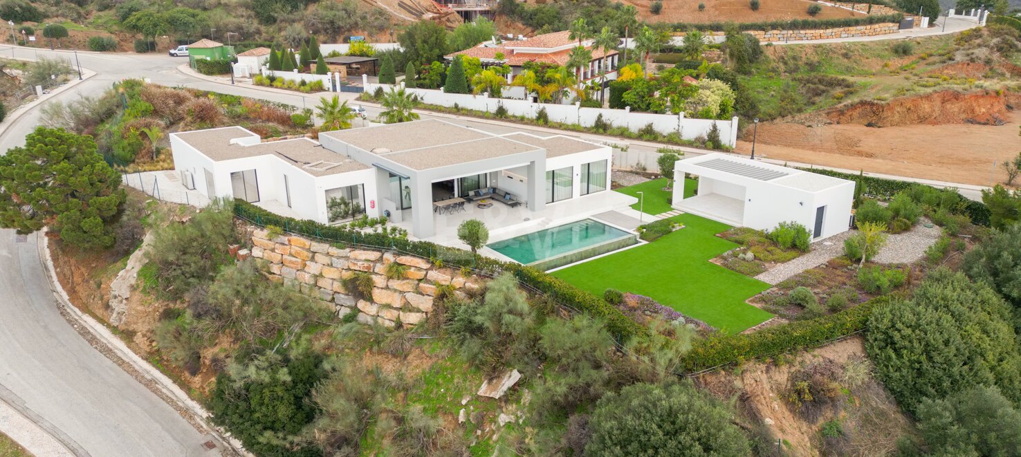 Villa Moderna en Monte Mayor con Vistas a la Costa y las Montañas