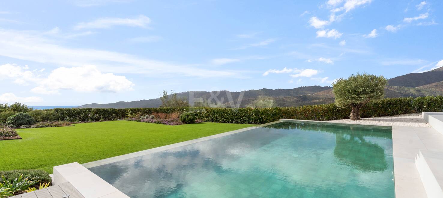 Modern Villa i Monte Mayor utsikt över kusten och bergen