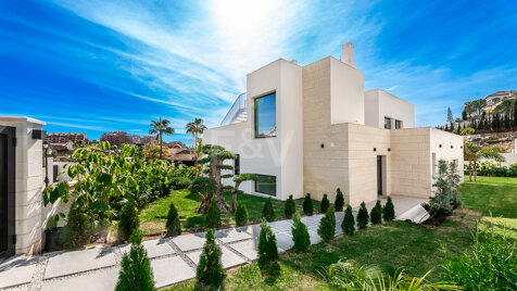 Santa Maria Golf Modern Villa with Sea Views