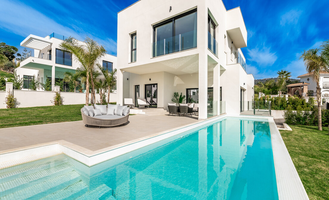 Santa Maria Golf Modern Villa with Sea Views