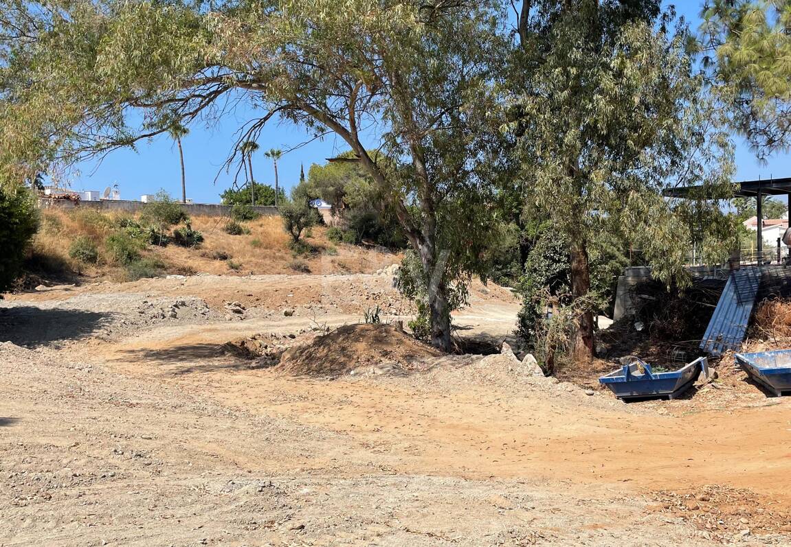 Prime Building Plot with Stunning Project in El Rosario