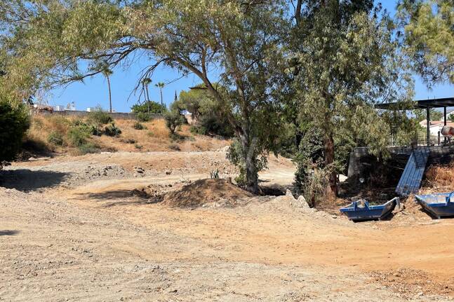 Prime Building Plot with Stunning Project in El Rosario