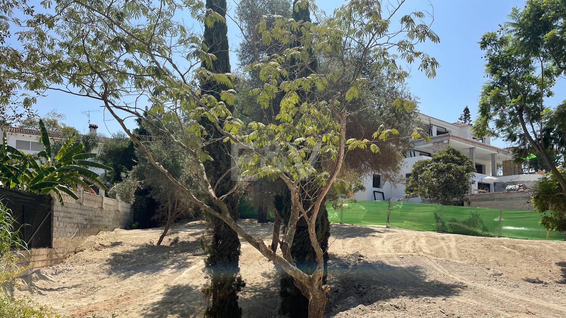 Prime Building Plot with Stunning Project in El Rosario