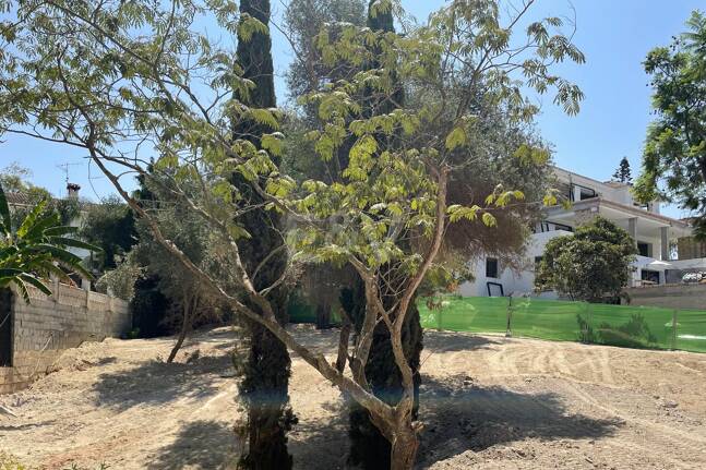 Prime Building Plot with Stunning Project in El Rosario