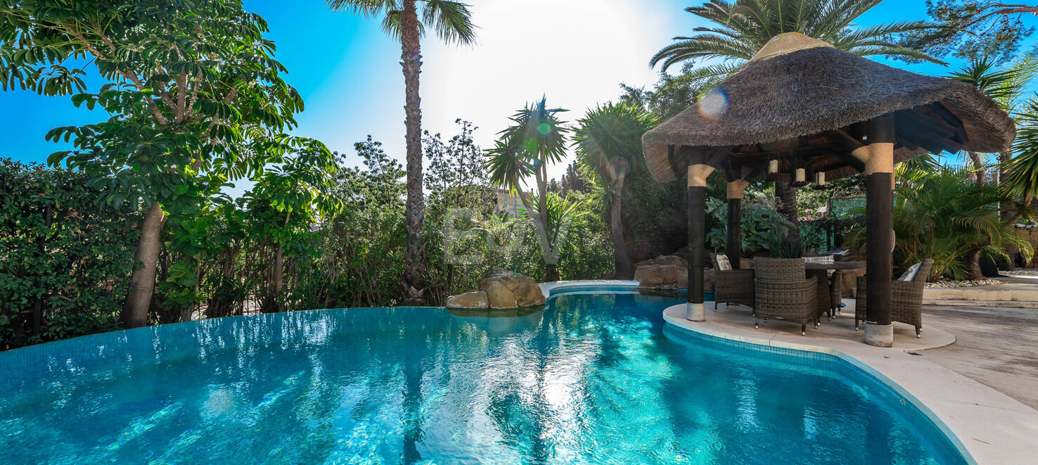 Unik Villa i Santa María Golf, Elviria