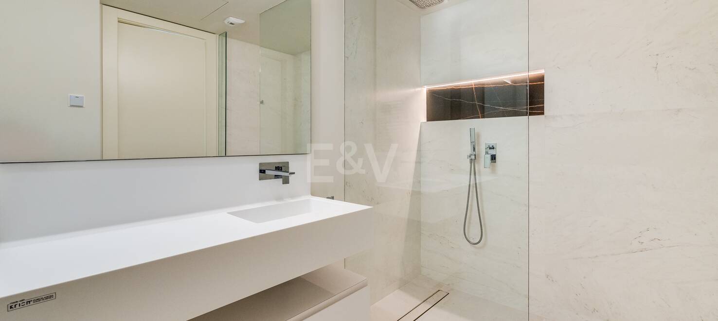 Luxurious Brand New Penthouse in Palo Alto with Stunning Sea Views