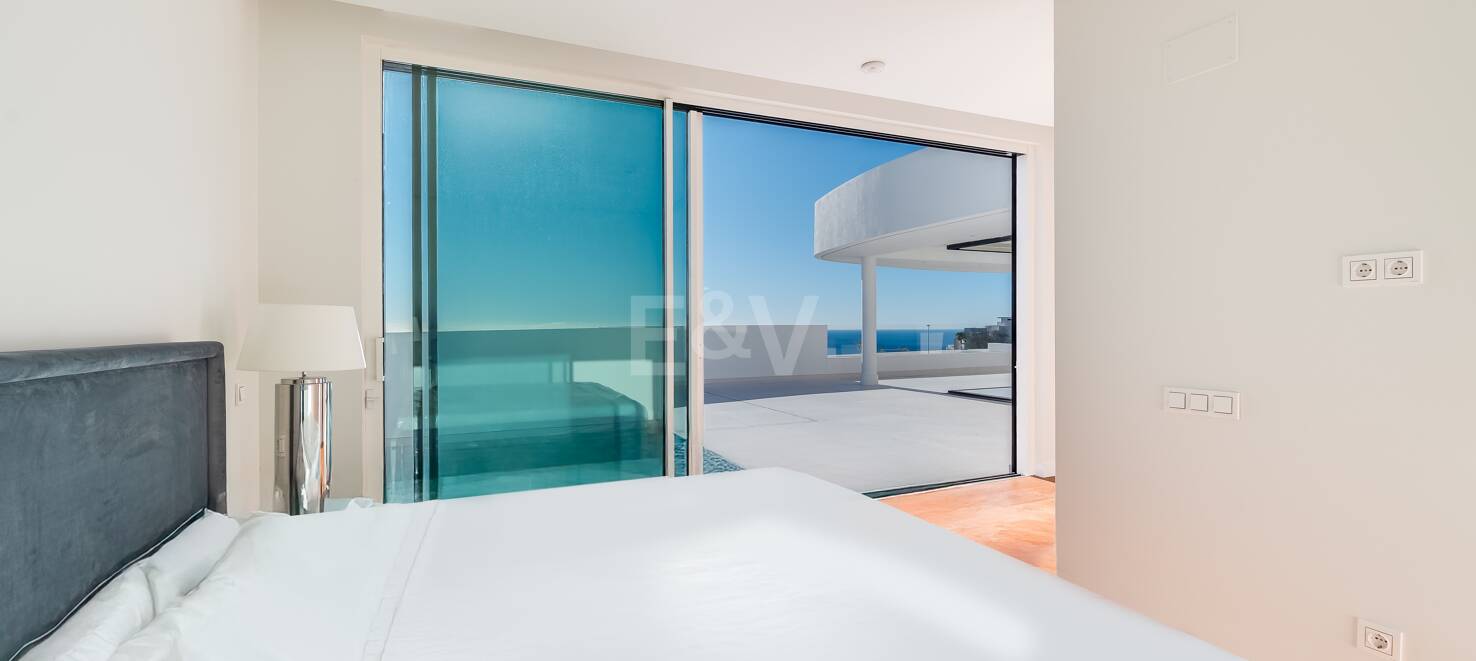 Luxurious Brand New Penthouse in Palo Alto with Stunning Sea Views
