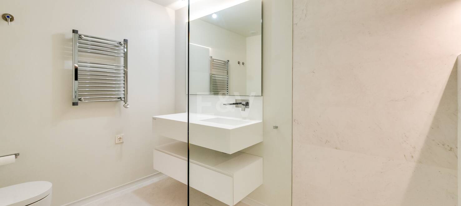 Luxurious Brand New Penthouse in Palo Alto with Stunning Sea Views