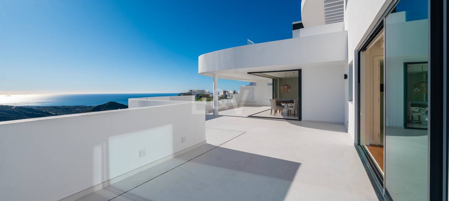Luxurious Brand New Penthouse in Palo Alto with Stunning Sea Views
