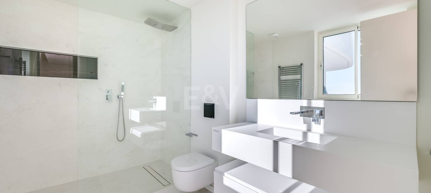 Luxurious Brand New Penthouse in Palo Alto with Stunning Sea Views