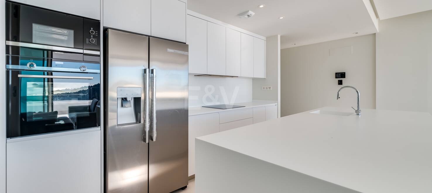 Luxurious Brand New Penthouse in Palo Alto with Stunning Sea Views