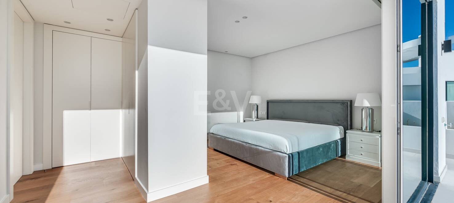 Luxurious Brand New Penthouse in Palo Alto with Stunning Sea Views