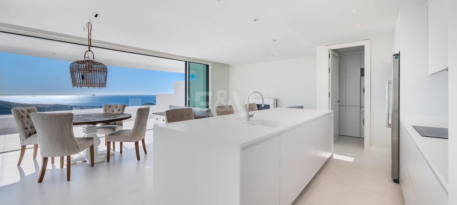 Luxurious Brand New Penthouse in Palo Alto with Stunning Sea Views