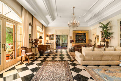 Villa élégante et traditionnelle près du golf, à distance de marche de la plage