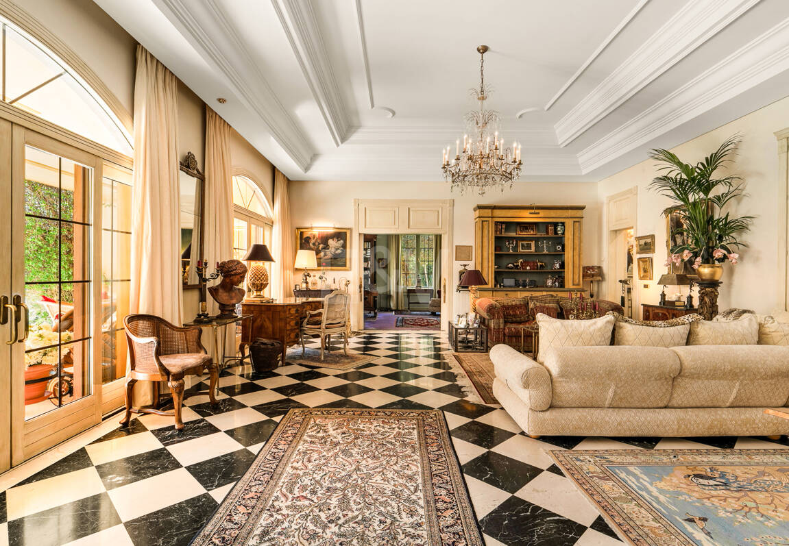 Villa élégante et traditionnelle près du golf, à distance de marche de la plage