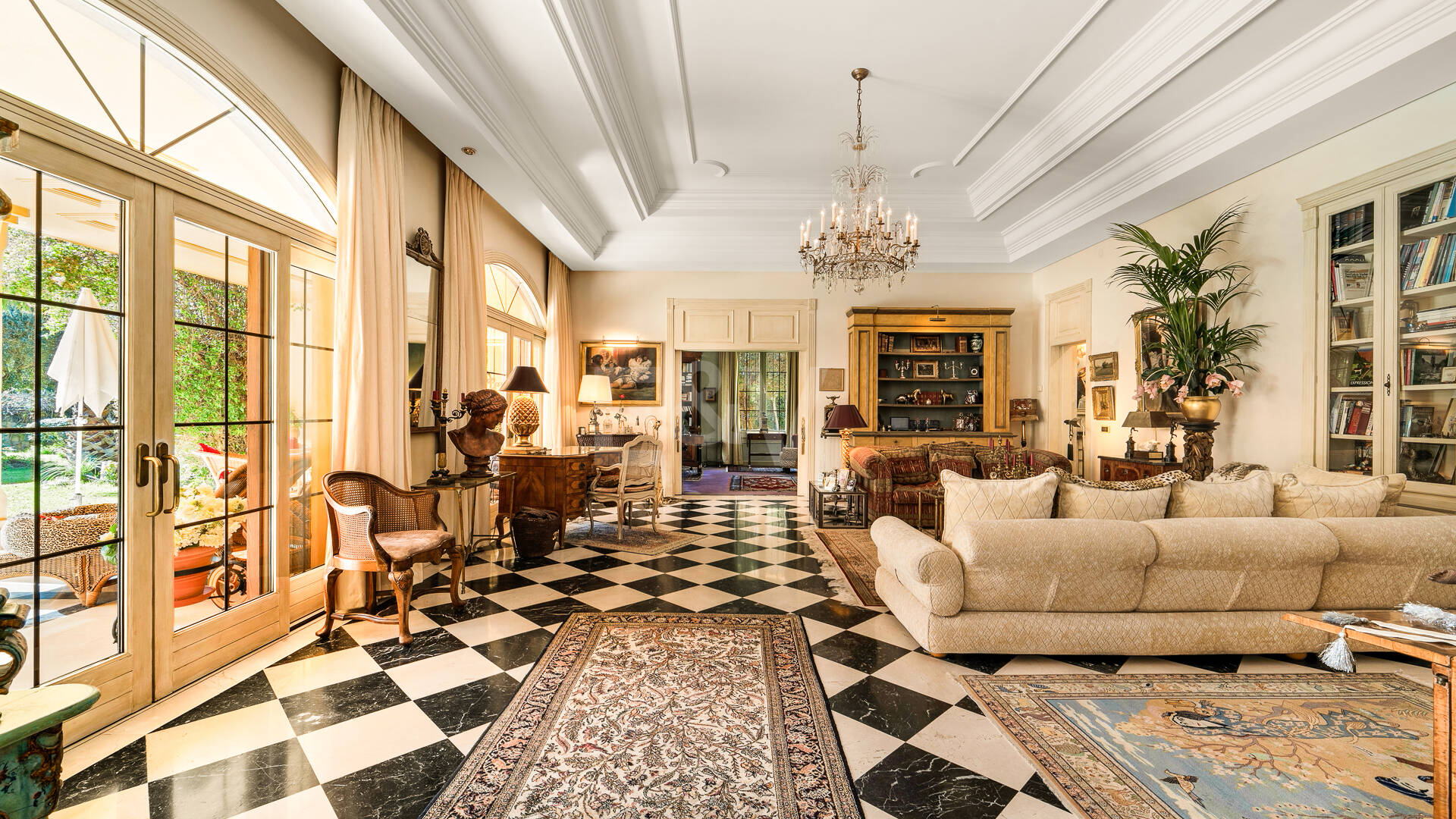 Villa élégante et traditionnelle près du golf, à distance de marche de la plage