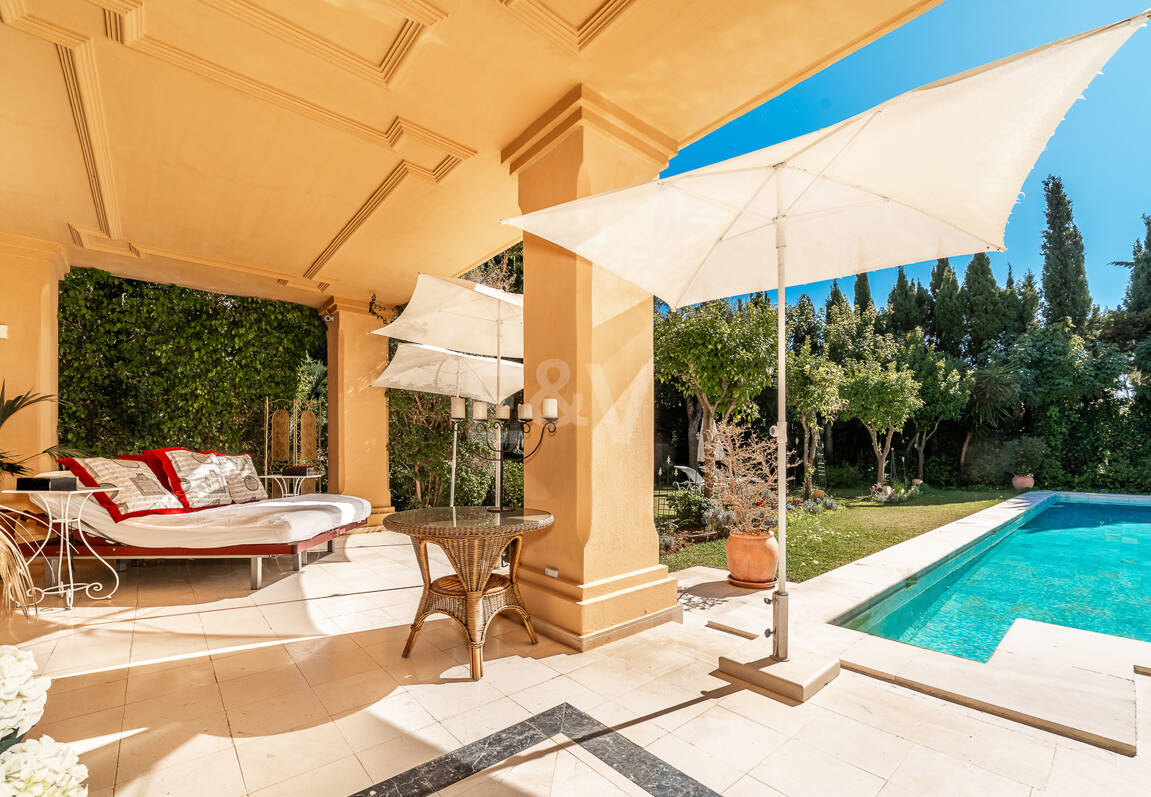 Villa élégante et traditionnelle près du golf, à distance de marche de la plage