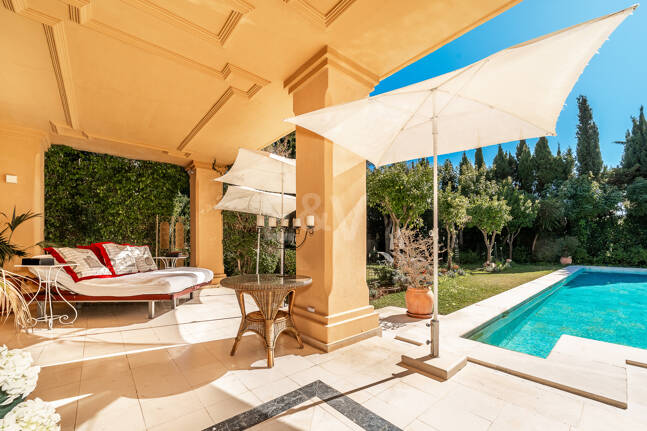 Villa élégante et traditionnelle près du golf, à distance de marche de la plage