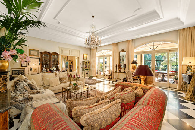 Villa élégante et traditionnelle près du golf, à distance de marche de la plage