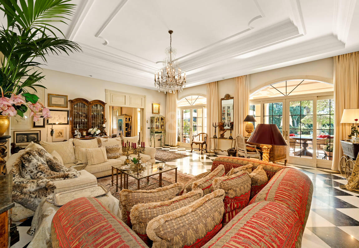 Villa élégante et traditionnelle près du golf, à distance de marche de la plage