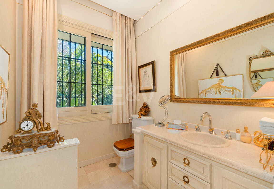 Villa élégante et traditionnelle près du golf, à distance de marche de la plage