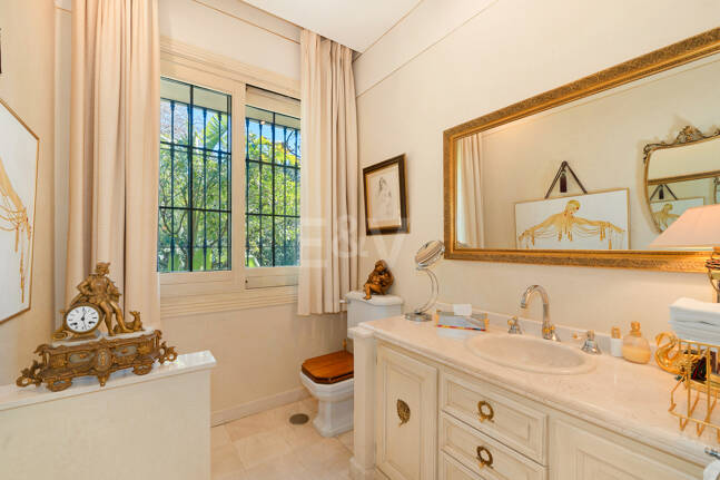 Villa élégante et traditionnelle près du golf, à distance de marche de la plage