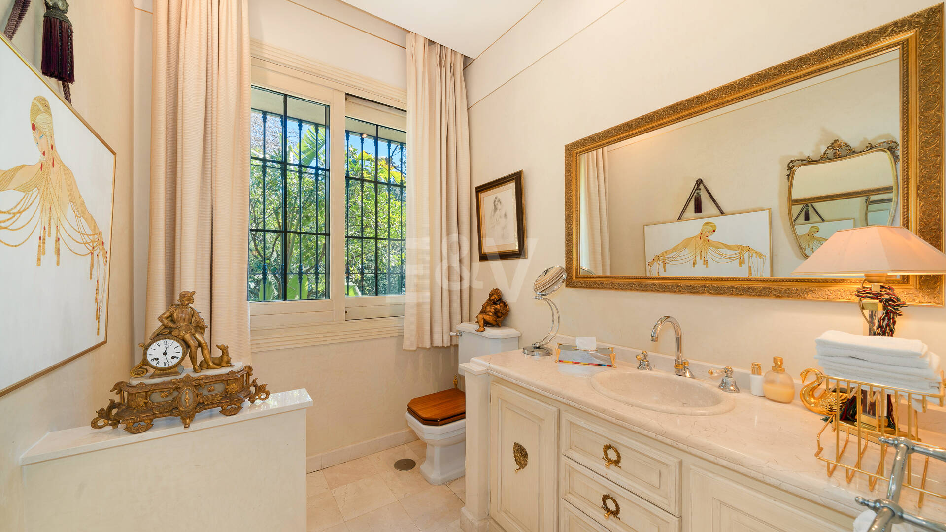 Elegant Traditional Golfside Villa Within Walking Distance to the Beach