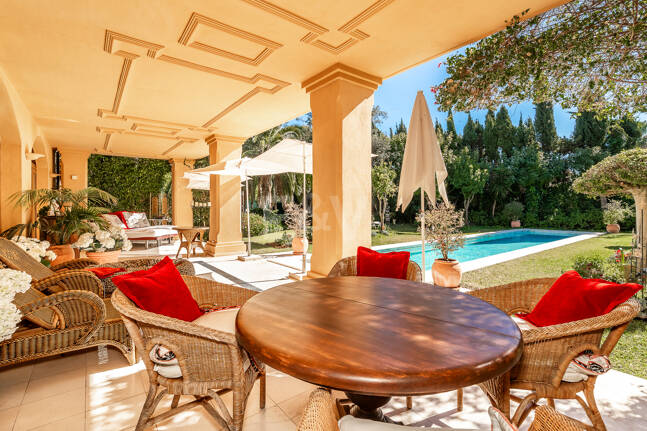 Villa élégante et traditionnelle près du golf, à distance de marche de la plage