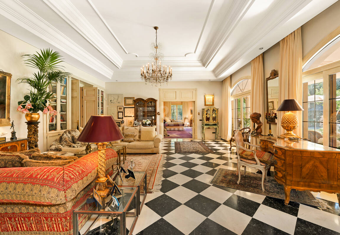 Villa élégante et traditionnelle près du golf, à distance de marche de la plage