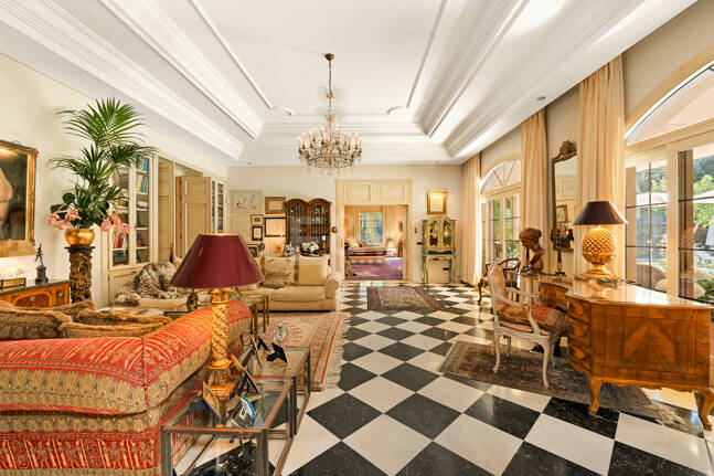 Villa élégante et traditionnelle près du golf, à distance de marche de la plage