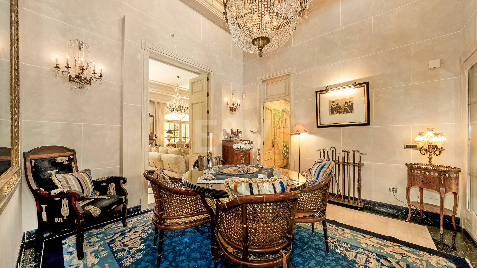 Elegant Traditional Golfside Villa Within Walking Distance to the Beach