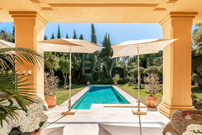 Villa élégante et traditionnelle près du golf, à distance de marche de la plage