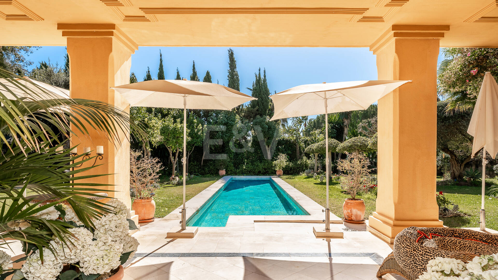 Elegant Traditional Golfside Villa Within Walking Distance to the Beach