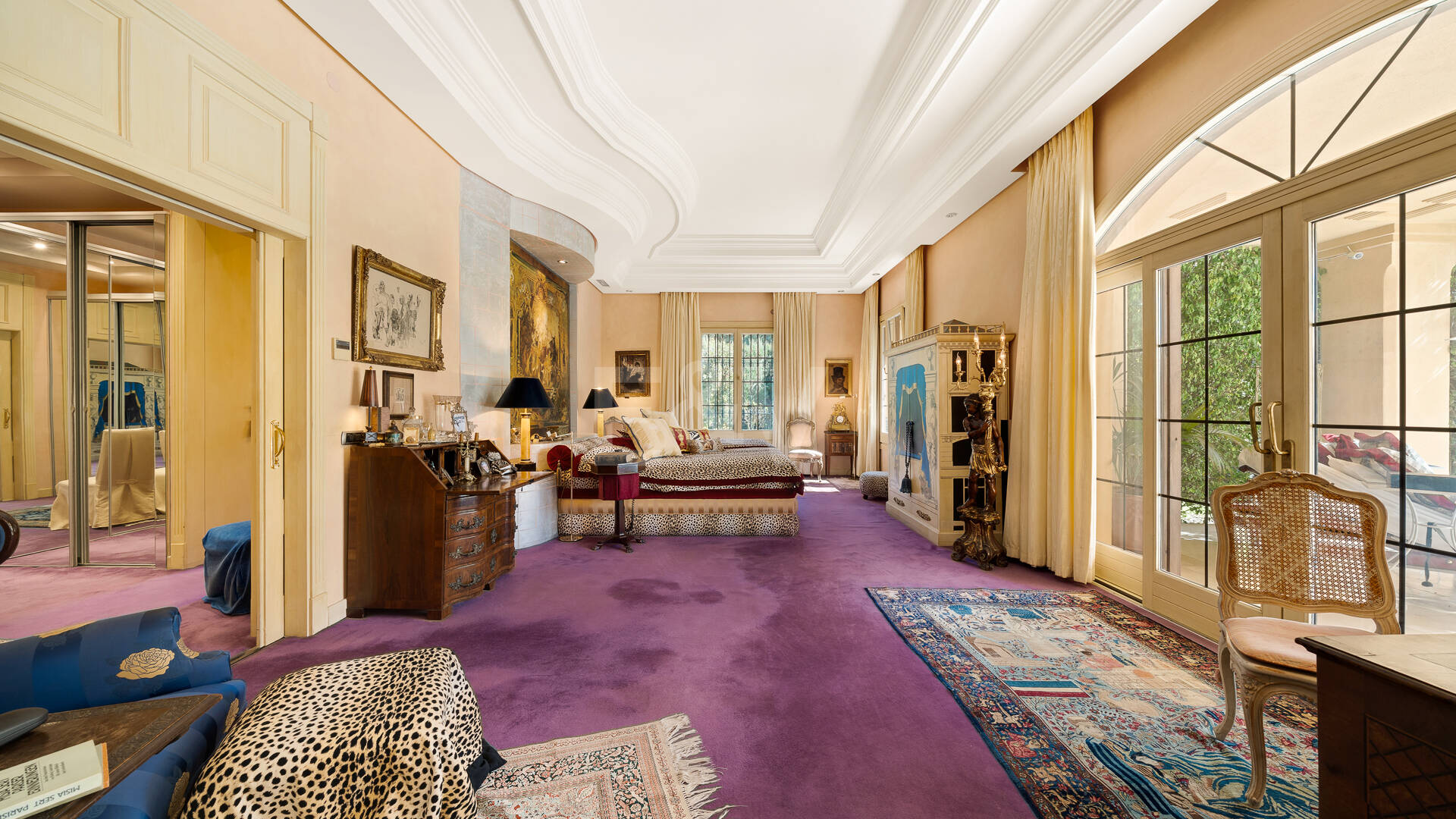 Elegant Traditional Golfside Villa Within Walking Distance to the Beach