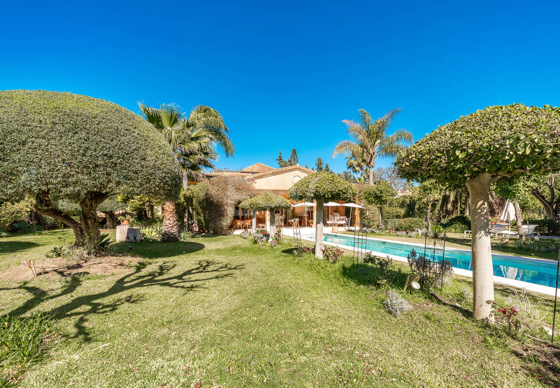Villa élégante et traditionnelle près du golf, à distance de marche de la plage